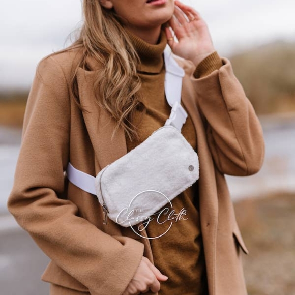 Sherpa Shoulder Sling Belt Bag - Picture 5 of 5